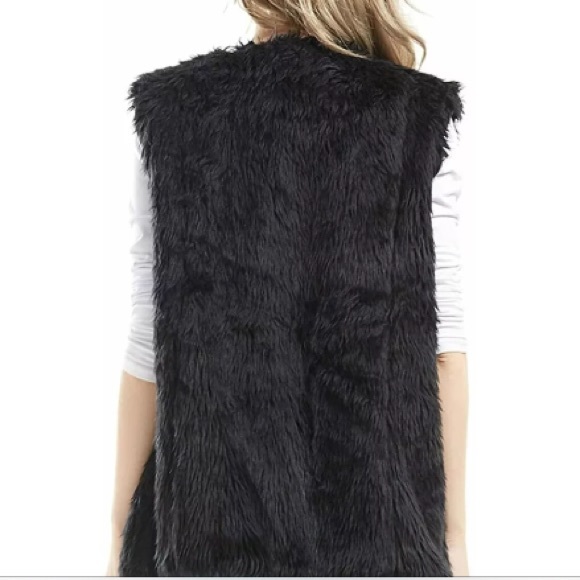 🌼5 for $25🌼Black Faux Fur Vest - Picture 2 of 5